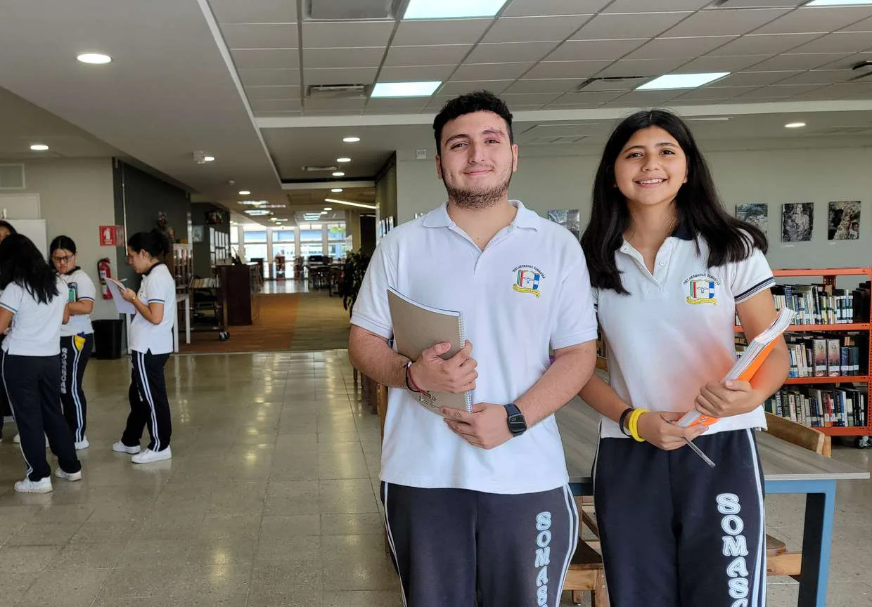 Estudiantes del Bachillerato Técnico del Instituto Hermanas Somascas