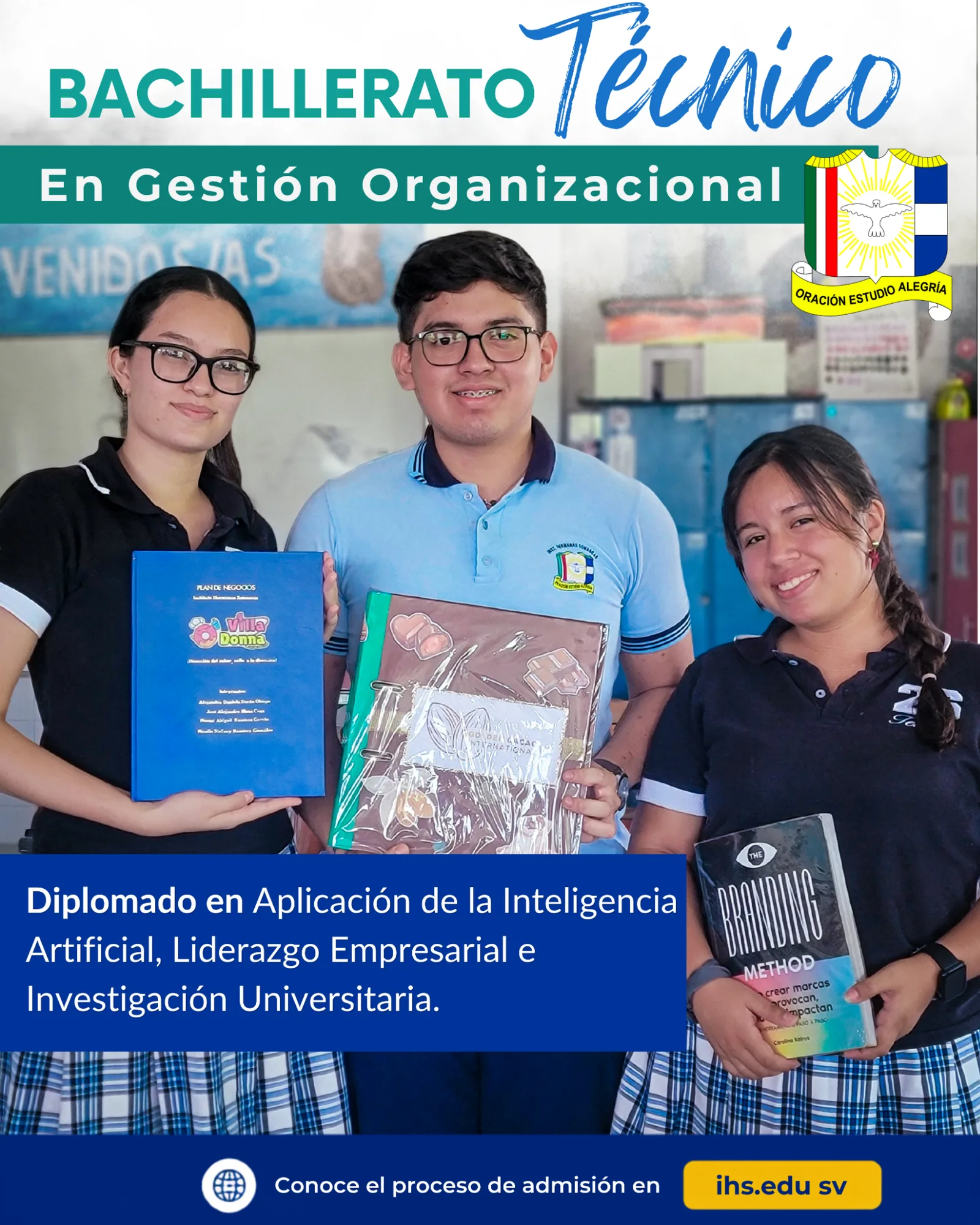 Estudiantes del Bachillerato Técnico del Instituto Hermanas Somascas mostrando proyectos de plan de negocios y branding