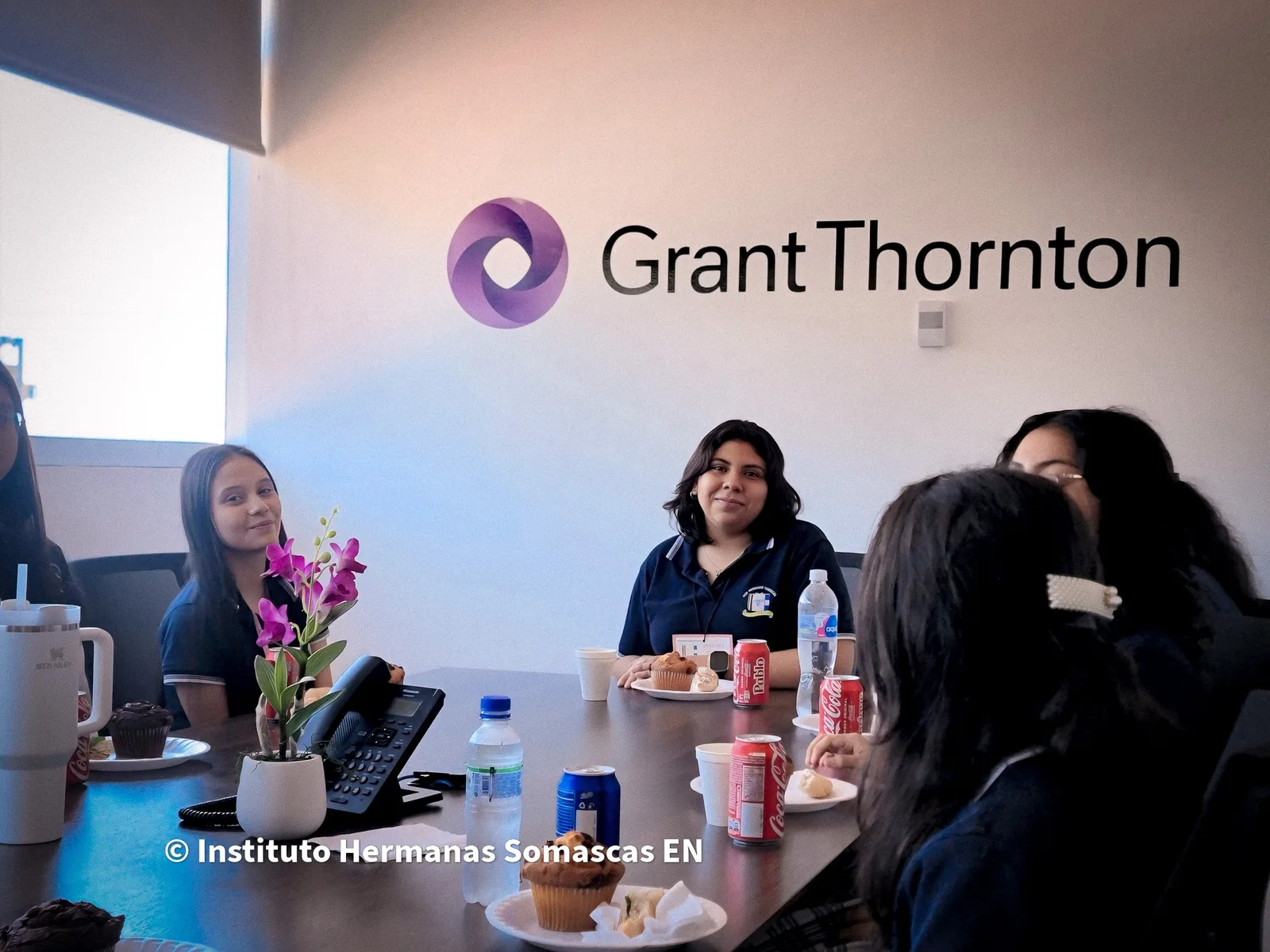 Estudiantes del Instituto Hermanas Somascas en una visita formativa a Grant Thornton